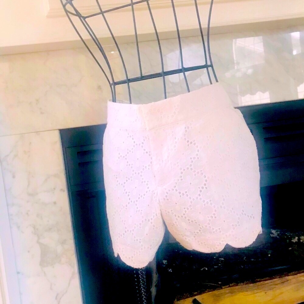 EUC Lilly Pulitzer Woman’s Buttercup Short Size 2